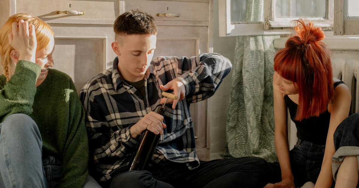 Alcohol and Young People — An Honest Guide for Parents
