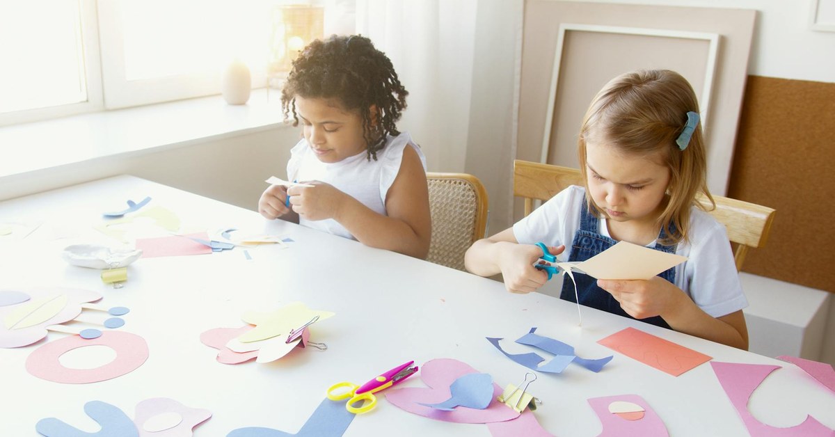 Arts and Crafts Safety for Young Children โ Materials, Tools, and Supervision