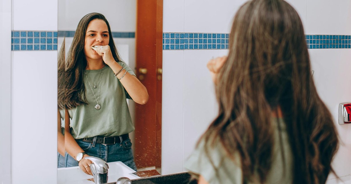 Beyond the Mirror — Practical Strategies to Build Daily Body Confidence & Overcome Everyday Insecurities