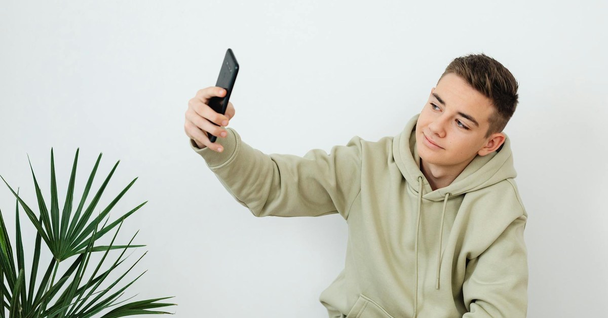 Body Image and Social Media for Teenage Boys — The Hidden Pressure Nobody Talks About
