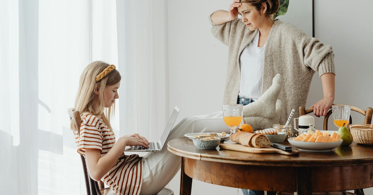 Calm Conversations โ Practical Deepfake Discussion Starters for Parents & Digital Natives