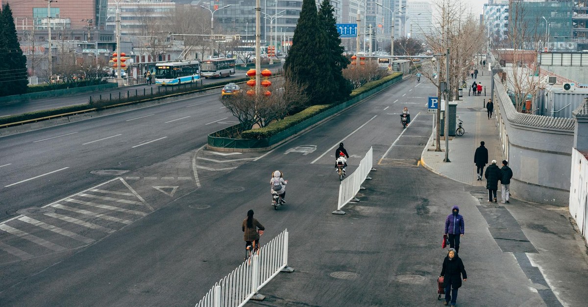 How to Keep Children Safe Walking in Rain, Snow, and Fog โ Adverse Weather Pedestrian Tips