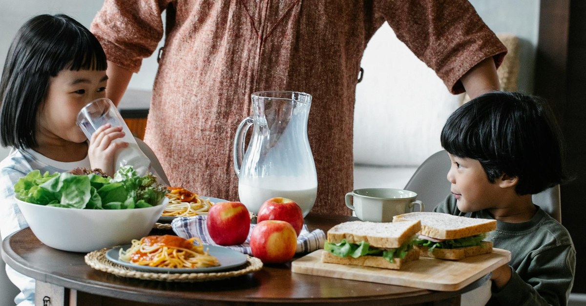 Building Healthy Eating Habits in Children — A Practical Family Guide