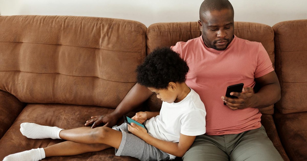 Collaborative Digital Literacy โ A Proactive Guide for Parents & Educators to Prevent Cyberbullying in Elementary School