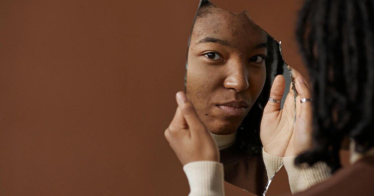 Combat Imposter Syndrome โ Daily Self-Esteem Building Activities for Creative Professionals