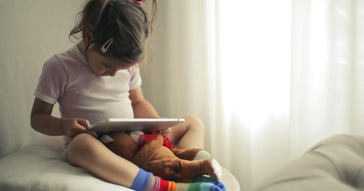 Beyond Limits — Crafting Effective Family Screen Time Rules for Digital Wellness and Safety