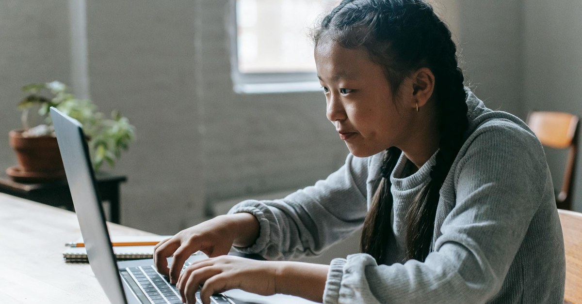 Beyond Parental Controls โ Fostering Critical Thinking in Children to Navigate Social Media Misinformation