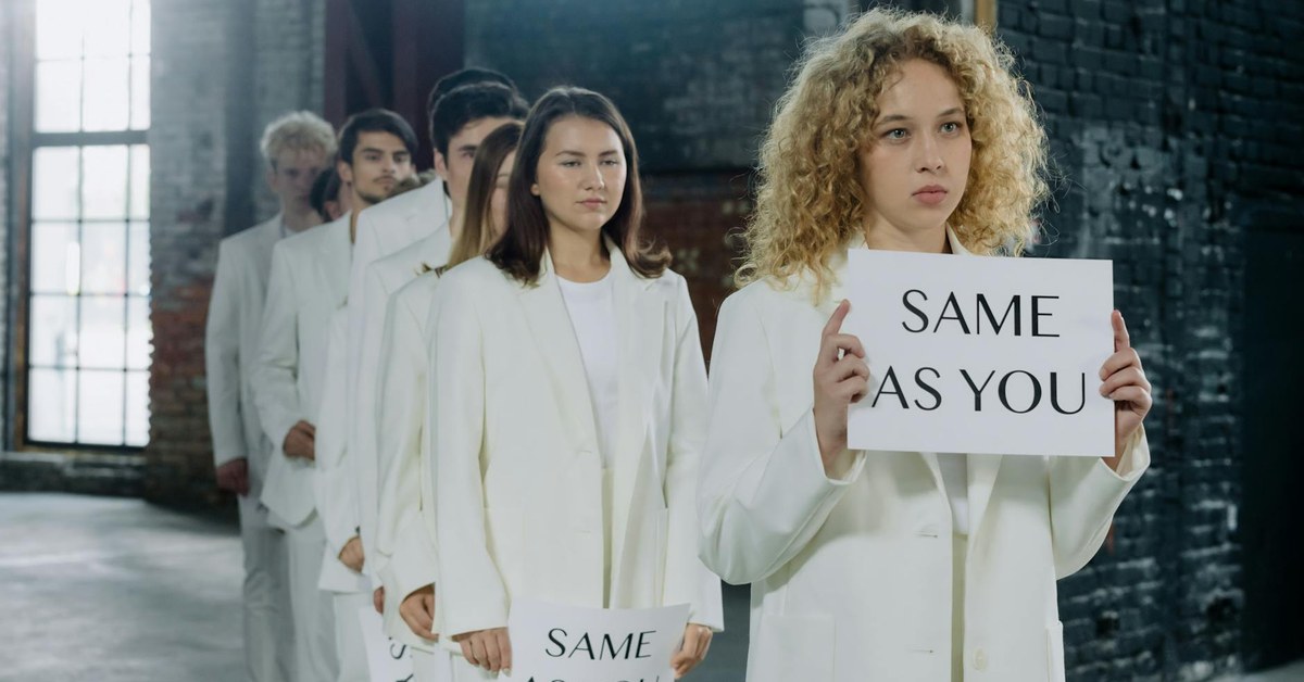 Beyond Conformity โ Cultivating Self-Worth to Resist Peer Pressure