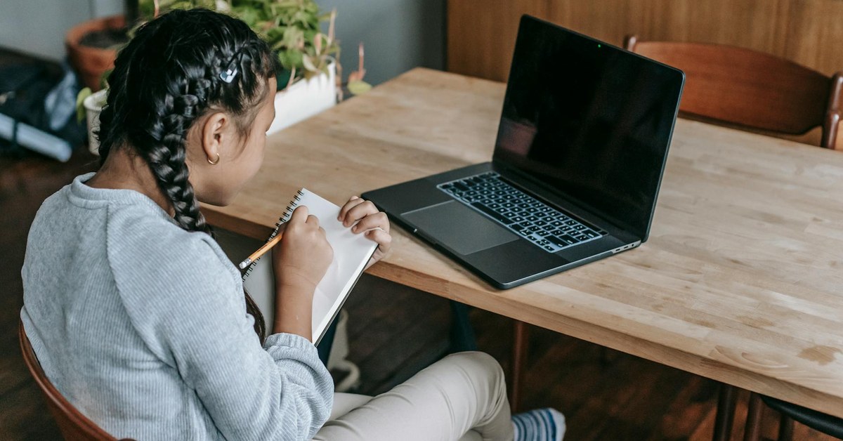 Beyond Screen Time โ Cultivating Critical Thinking for Safe Online Navigation in 9-12 Year Olds