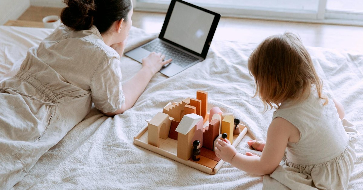 Cultivating a Positive Digital Footprint — Strategic Online Presence for Future Success