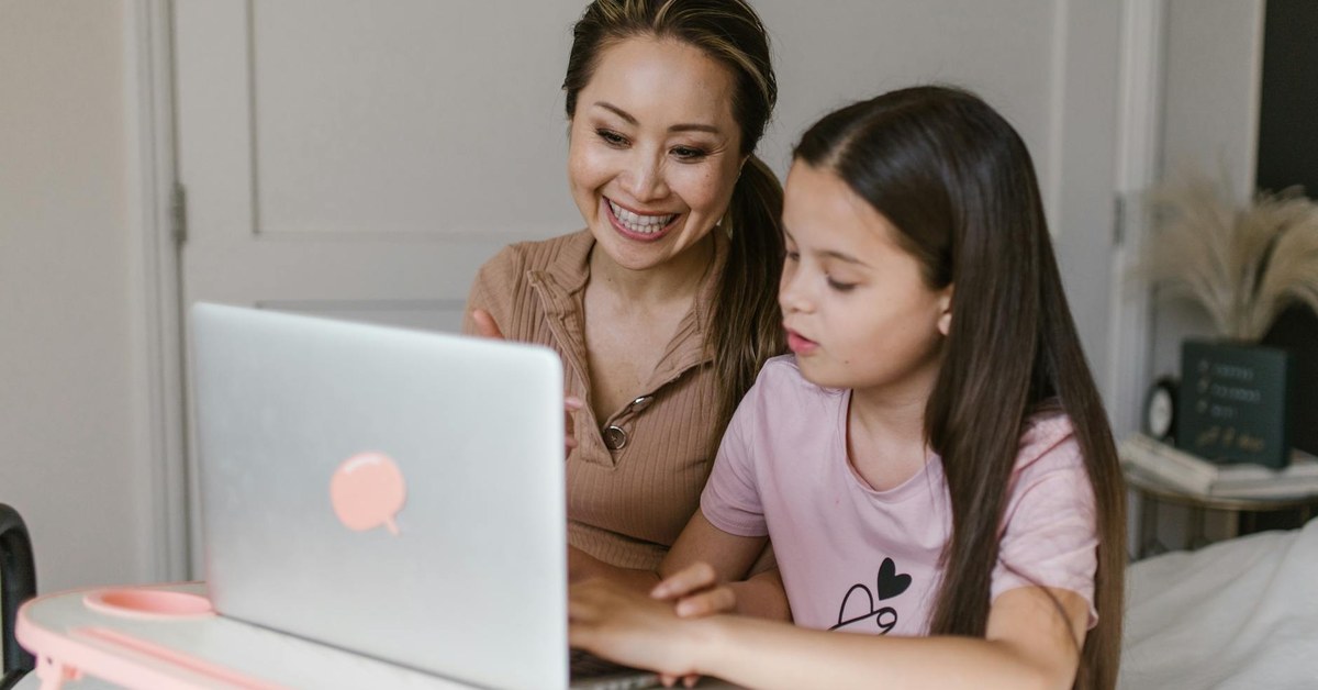 Beyond Red Flags โ Essential Digital Literacy Skills for Teens to Detect Subtle Online Predator Grooming