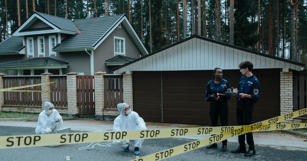 Doorstep Crime โ How to Protect Older Adults from Cold Callers and Fraudsters