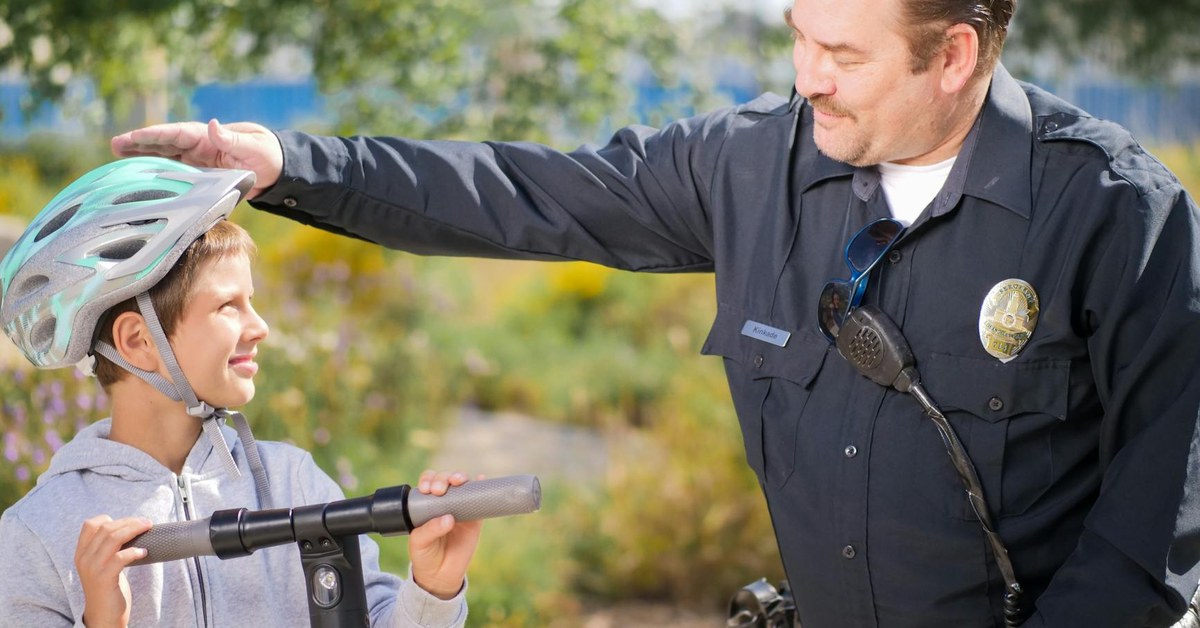 E-Scooter Laws Around the World โ What Young Adults Need to Know Before They Ride