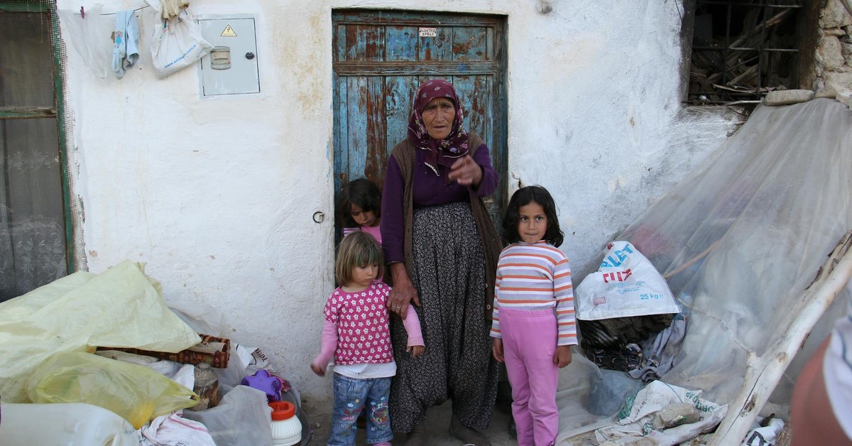 Electricity Safety for Young Children โ Protecting Kids From Electrical Hazards at Home
