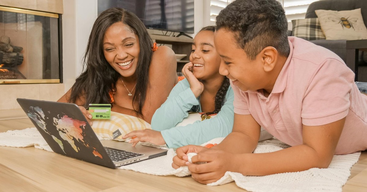 Empowering High School Students โ Cultivating a Positive Digital Footprint for College Admissions Success