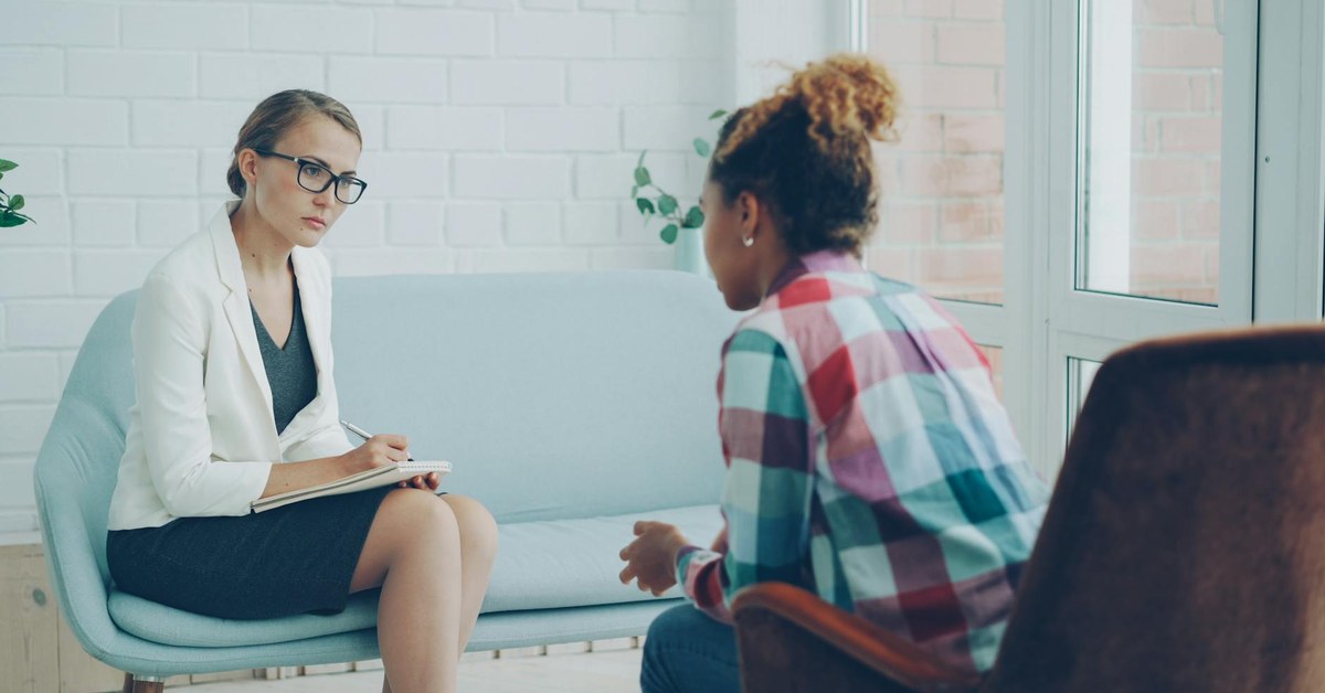 Empowering Conversations โ How to Discuss Complex Societal Issues with Children Without Causing Anxiety