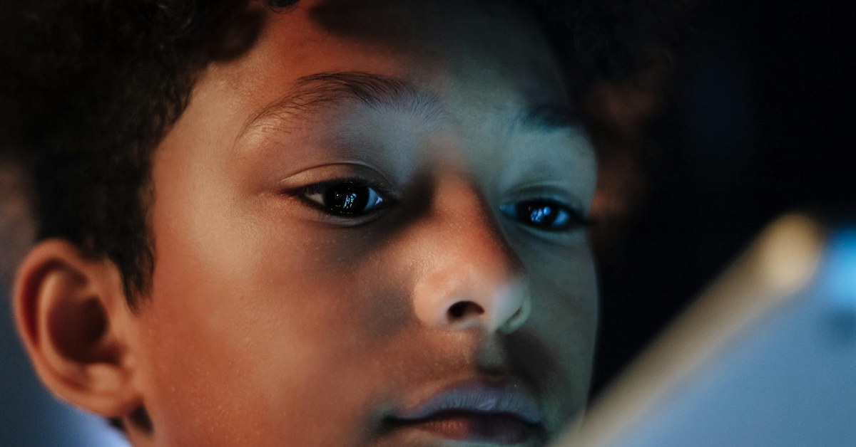Empowering 8-12 Year Olds — Cultivating Critical Thinking for Independent Age-Appropriate Internet Use