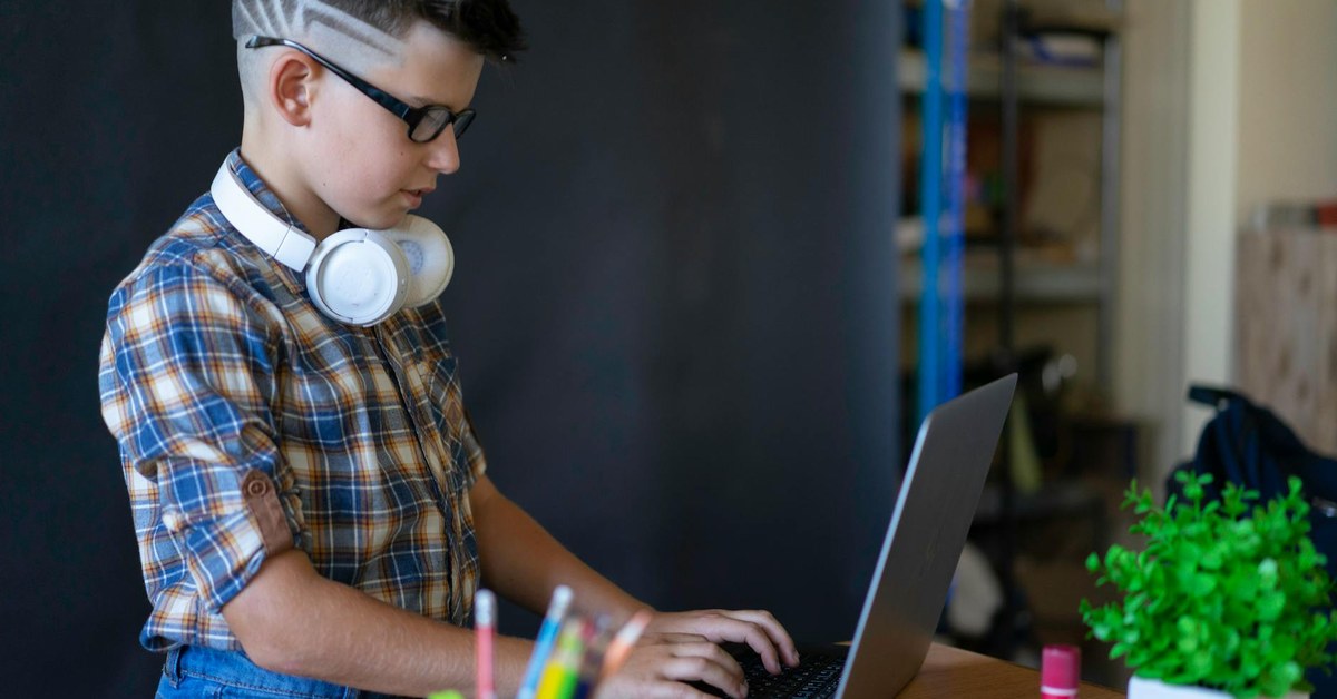 Empowering Young Gamers — Cultivating Safe, Positive Friendships and Communities in Online Worlds