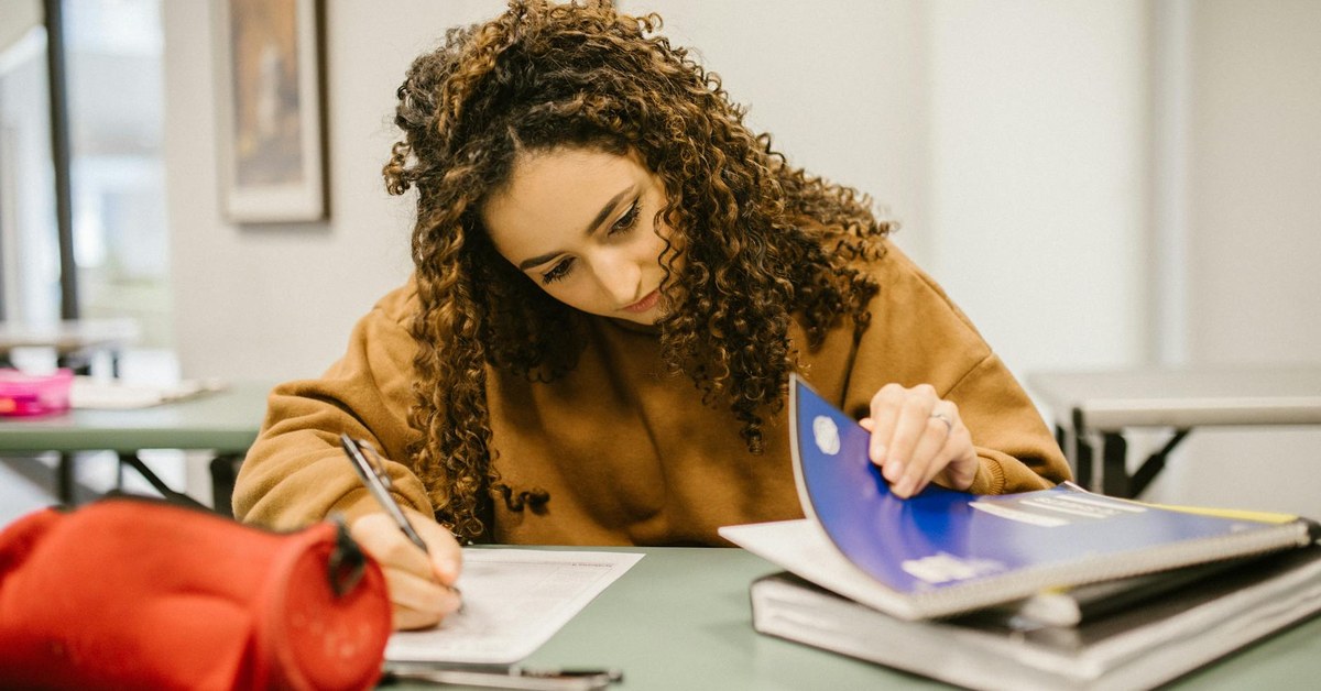 Beyond Plagiarism โ Cultivating Ethical AI Use & Digital Citizenship for High School Students