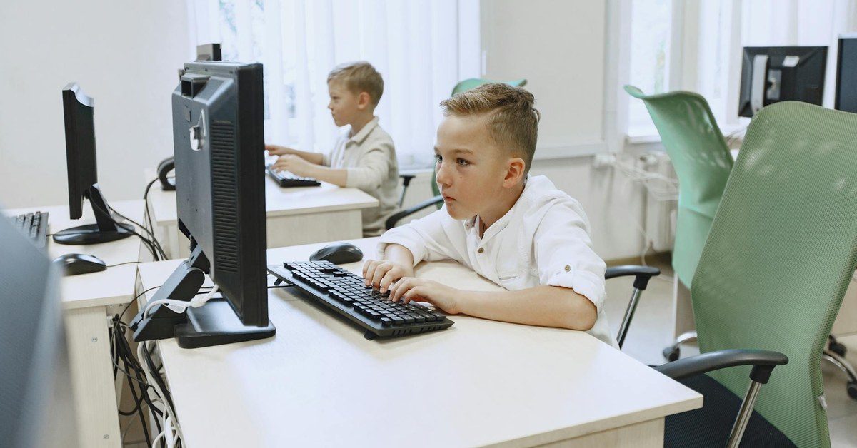 Family Digital Defense Plan — Proactive Strategies Against Phishing & Online Scams