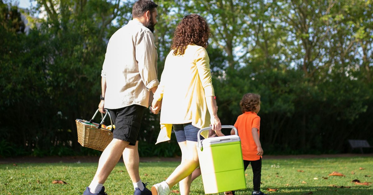 Family Safety Kit & Protocol — Surviving Breakdowns and Emergencies on Remote Rural Roads