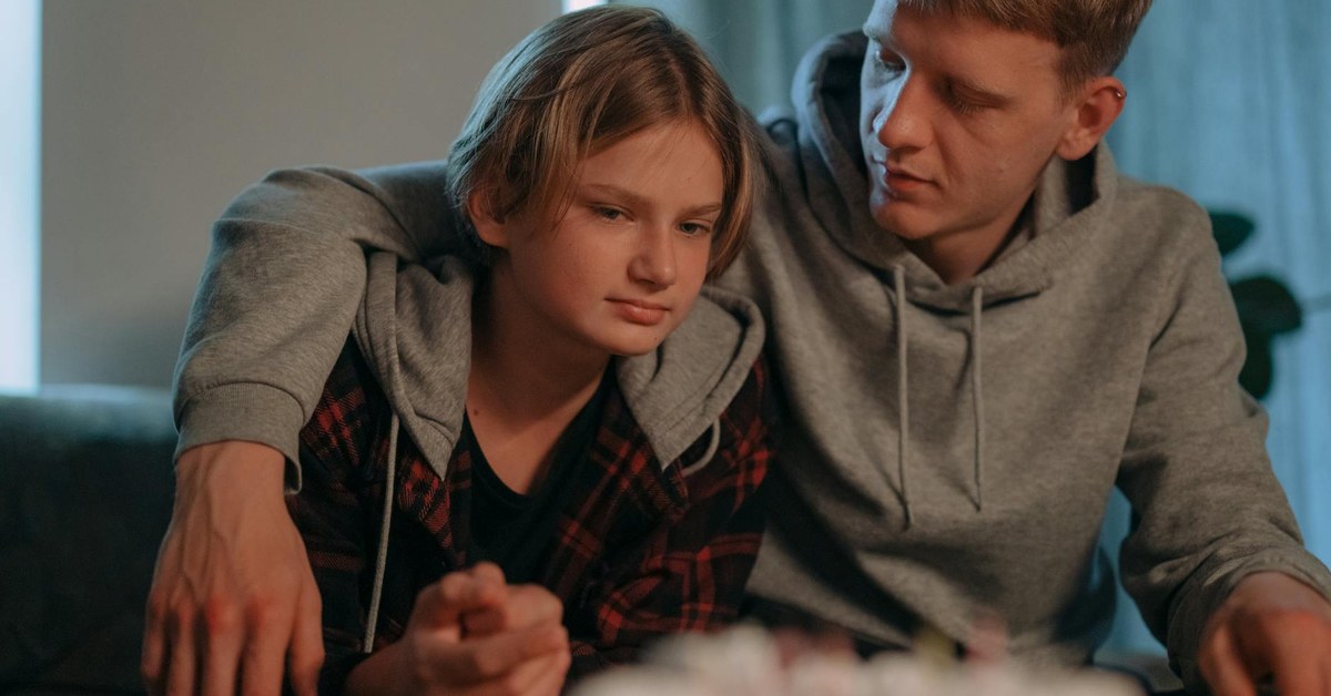 Family Support for Grieving Teens — Practical Communication Strategies After Loss
