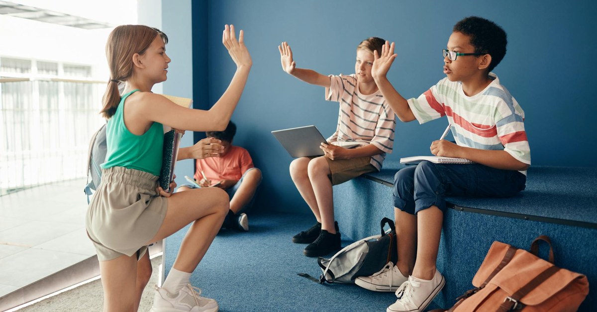 How to Foster Age-Appropriate Digital Independence for 10-14 Year Olds While Ensuring Online Safety