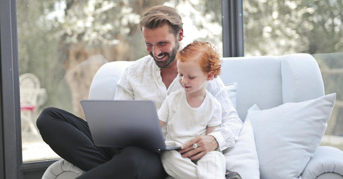Fostering Safe Digital Independence — A Parent's Guide for 9-12 Year Olds Navigating the Internet