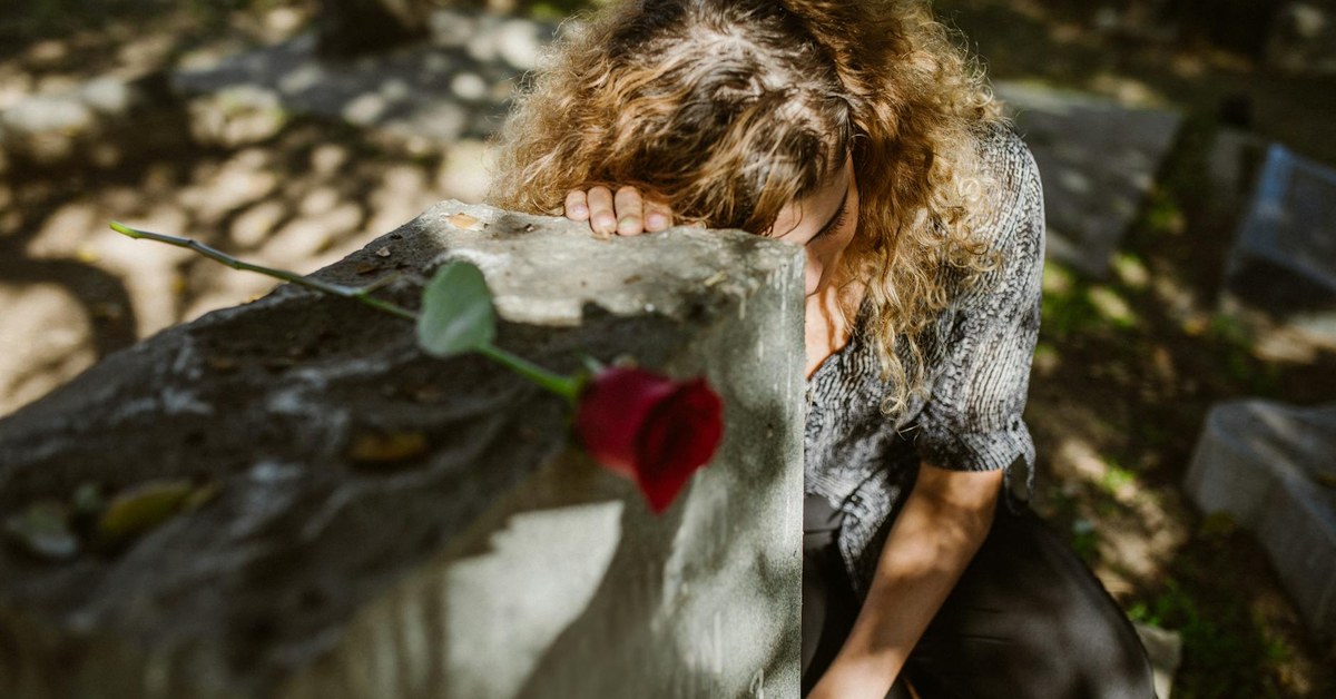 Grief and Bereavement in Teenagers — How Loss Affects Young People and How to Help