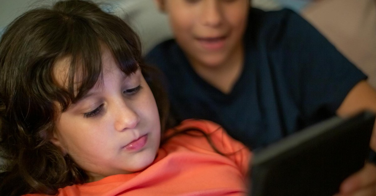 Guiding Children to Critically Evaluate AI Chatbot Responses for Enhanced Online Safety