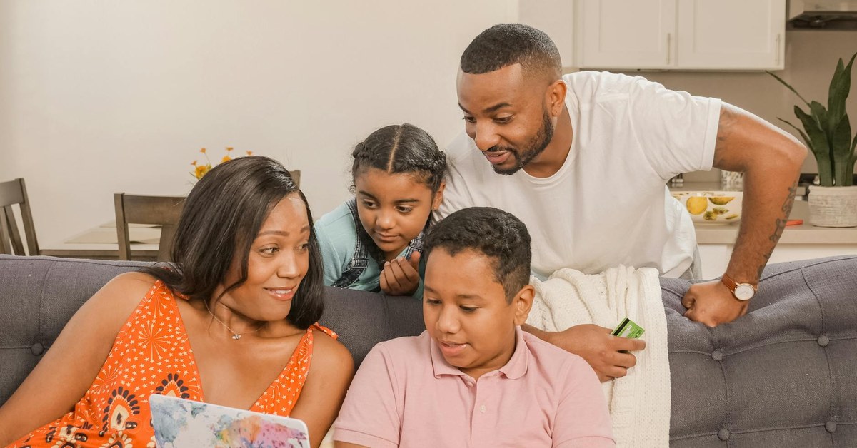 Guiding Kids — Safely Navigating Private Chats & Friend Requests from Strangers in Online Multiplayer Games