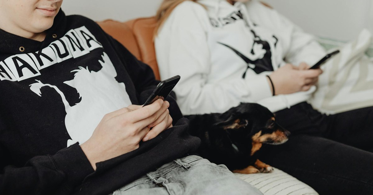 Guiding Pre-Teens on Messaging Apps — Balancing Digital Freedom with Essential Online Safety