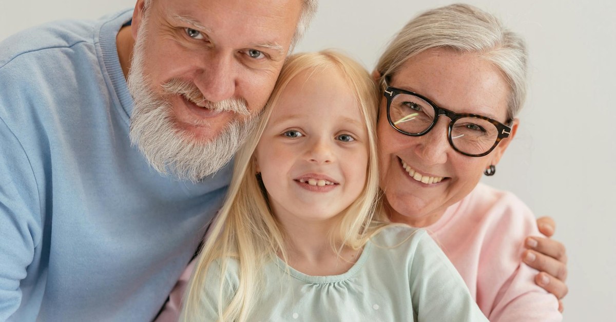 Guiding Grandparents โ Effective Screen Time Management for Senior Digital Well-being & Online Safety