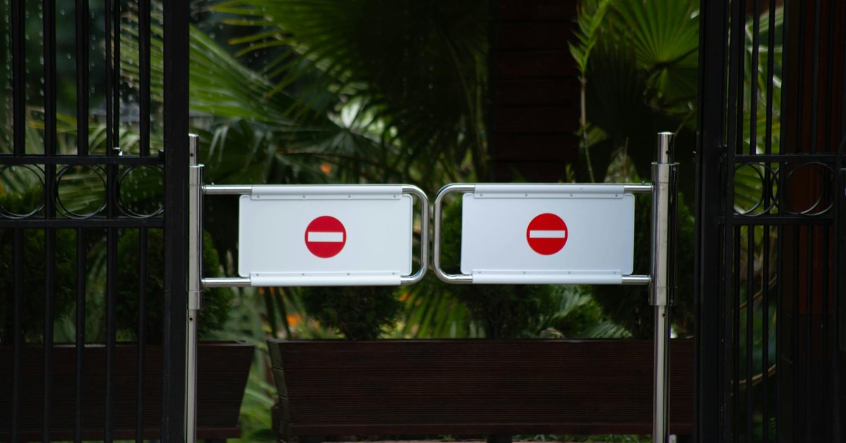 Hidden Dangers in Your Home Garden — Identifying and Securing Poisonous Plants from Curious Toddlers
