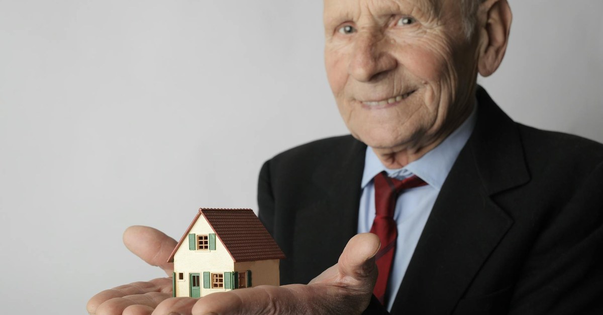 Home Security for Older Adults — Practical Steps to Feel Safe in Your Own Home