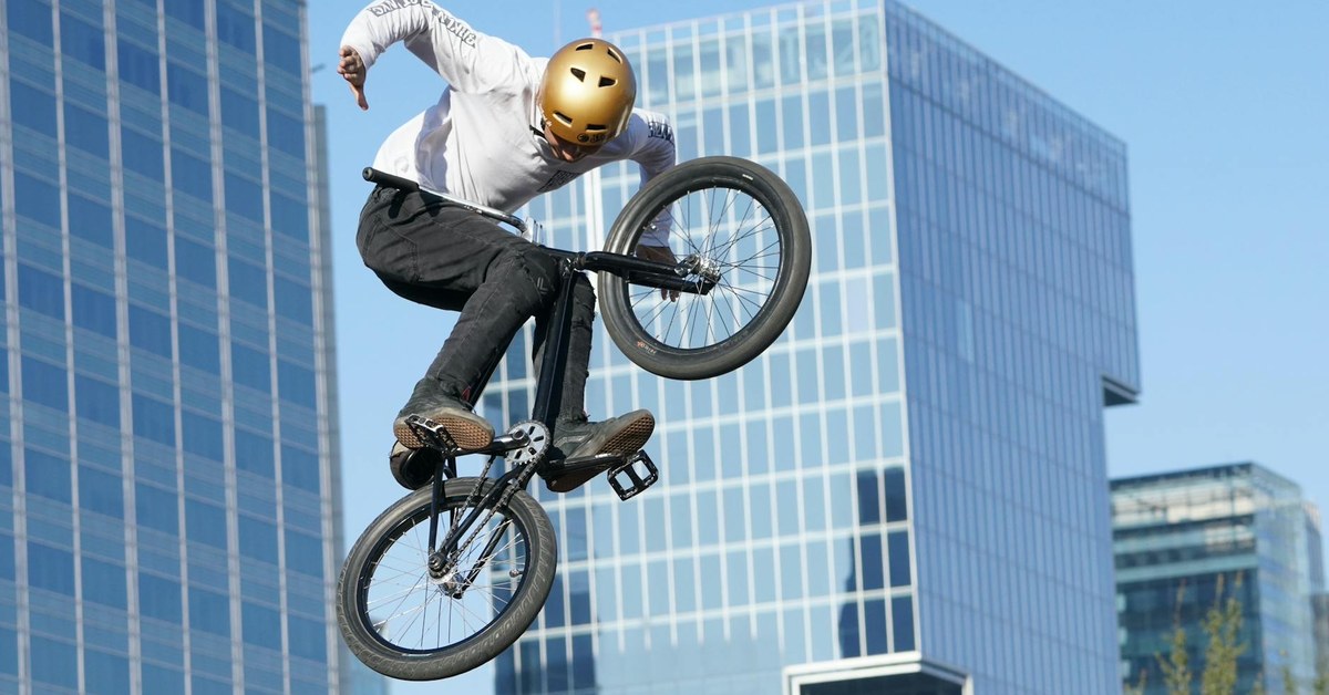 How to Safely Navigate Urban Construction Zones & Temporary Obstacles on Scooters and Skateboards