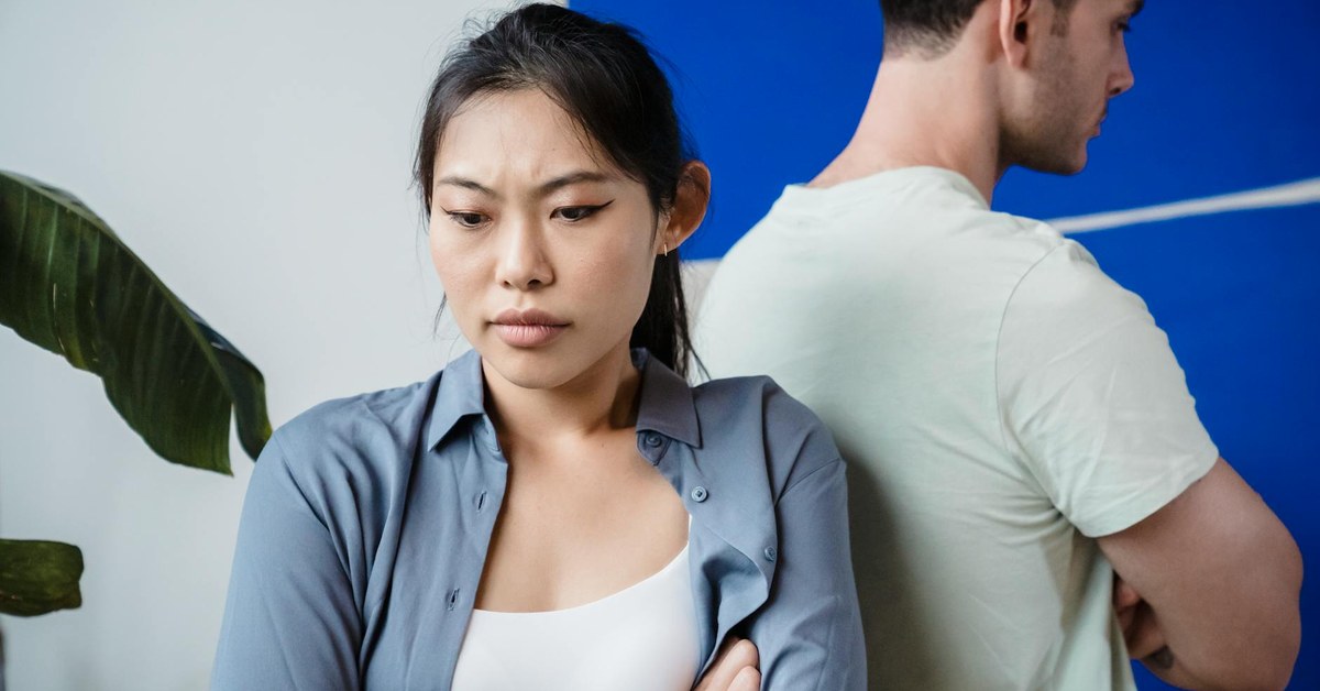 How to Support a Friend in an Abusive Relationship โ What to Do and What to Avoid