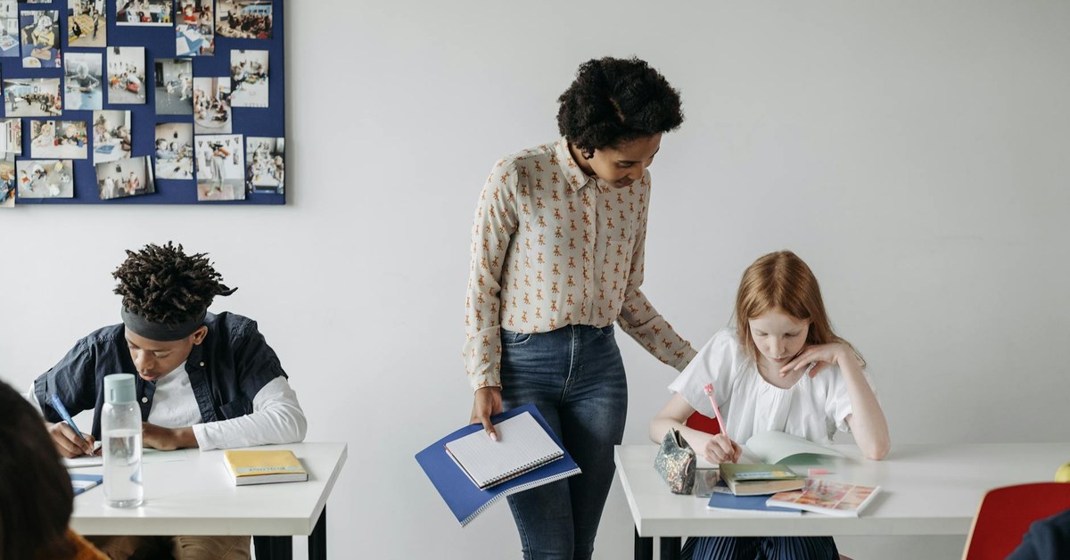How to Integrate Critical Digital Literacy for Proactive Sexting Prevention in Middle Schools