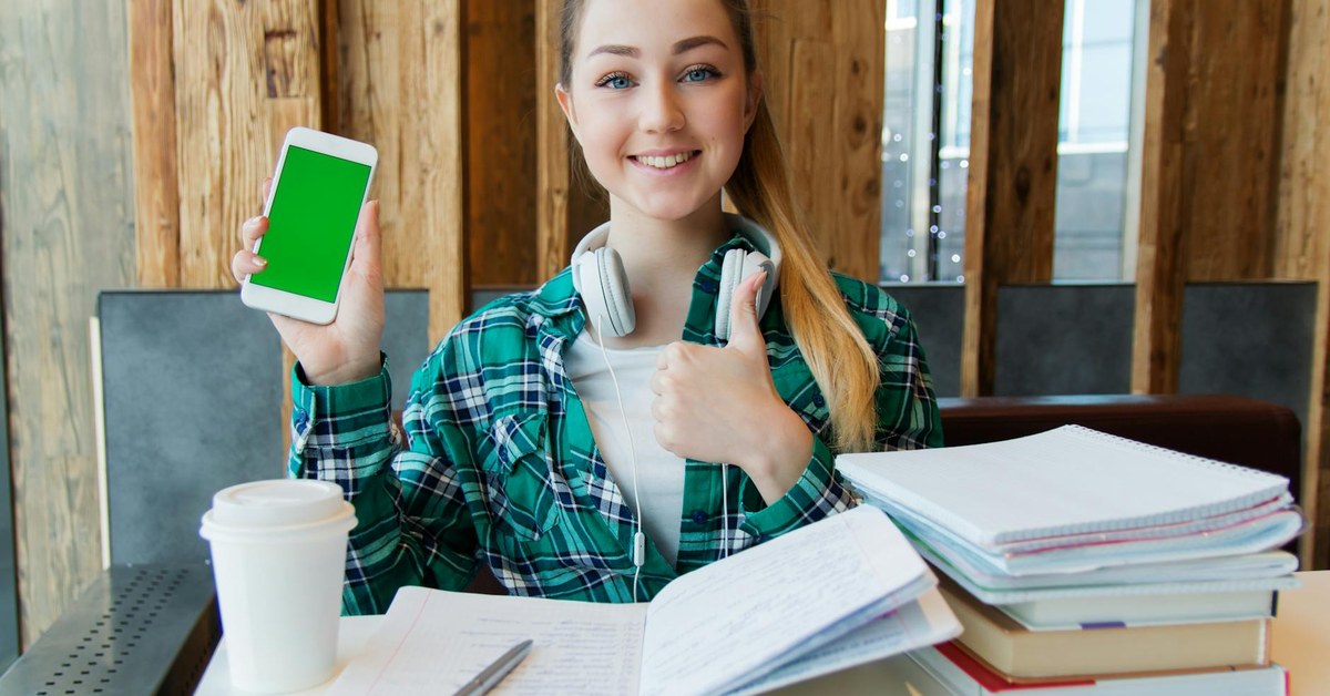 Beyond Limiting โ How Intentional Screen Time Cultivates Digital Citizenship in Pre-Teens (8-12)