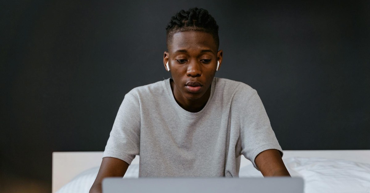 Job Seeker's Guide โ Configuring Privacy Settings to Safeguard Your Professional Online Reputation