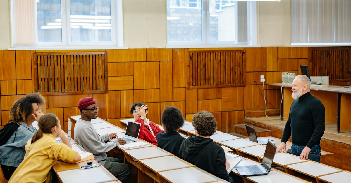 Empowering K-12 Students โ Building Critical Media Literacy as a Core Digital Citizenship Skill to Combat Misinformation Online