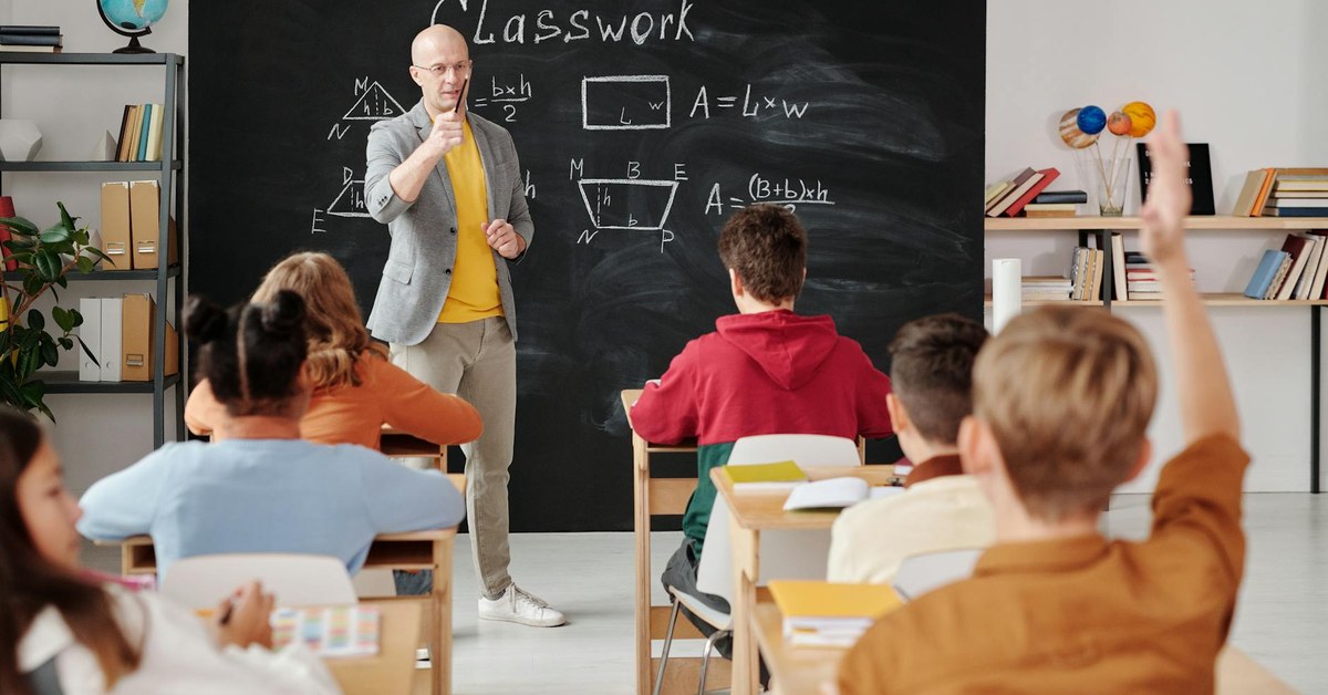 Navigating Digital Truths โ Equipping K-12 Students with Critical Thinking for Online Misinformation and AI Ethics