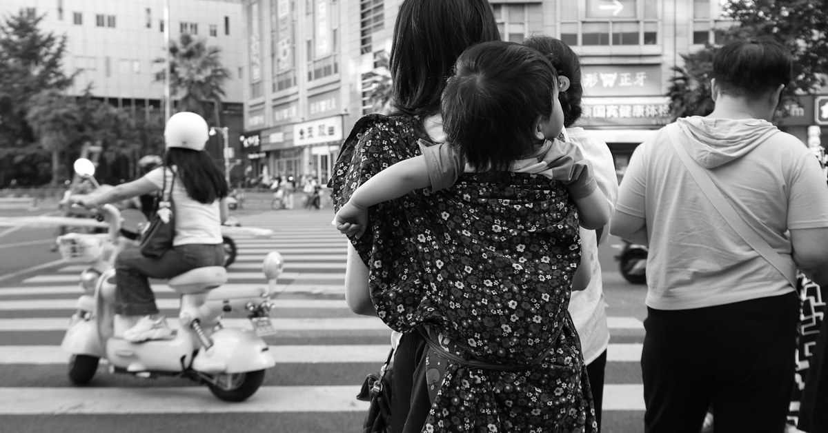 Lifespan Pedestrian Safety โ Tailoring Road Crossing Rules for Toddlers, School-Age Children, and Seniors