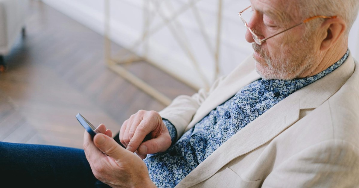 Making Stairs Safe for Seniors Aging in Place β A Comprehensive Guide to Fall Prevention