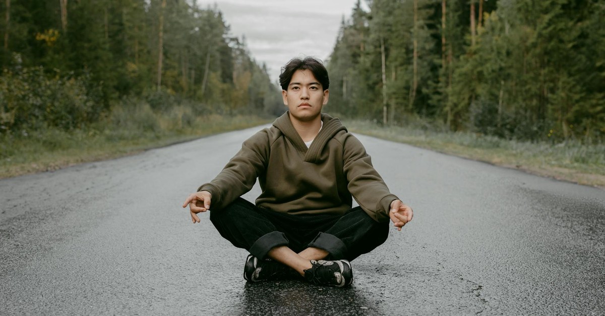 Navigate Your Inner Voice โ How Daily Emotional Check-ins Distinguish Intuition from Anxiety for Clearer Decisions