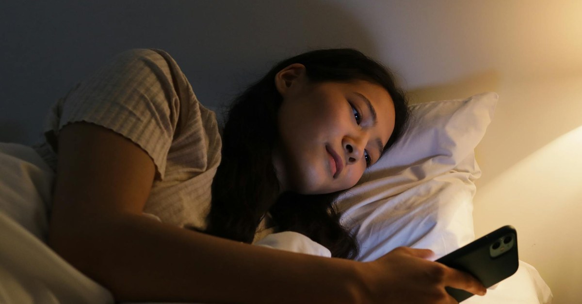 Navigating the Digital Grey Zone — How to Distinguish Genuine Online Friendships from Predatory Grooming Tactics
