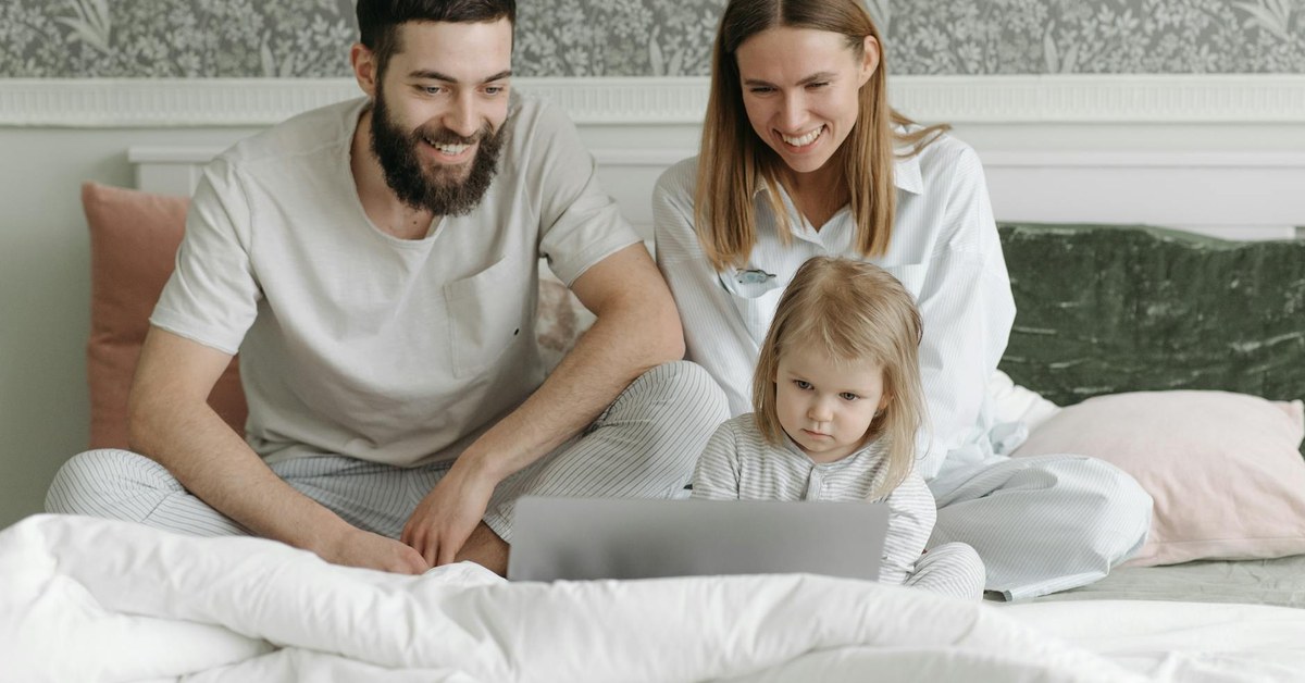 Navigating Screen Time for Neurodivergent Children — Strategies for Safe Digital Engagement and Skill Building