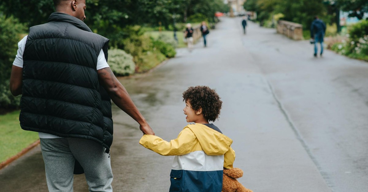 Navigating Trust — Helping Children Understand AI Chatbot Limitations and Prevent Over-Reliance