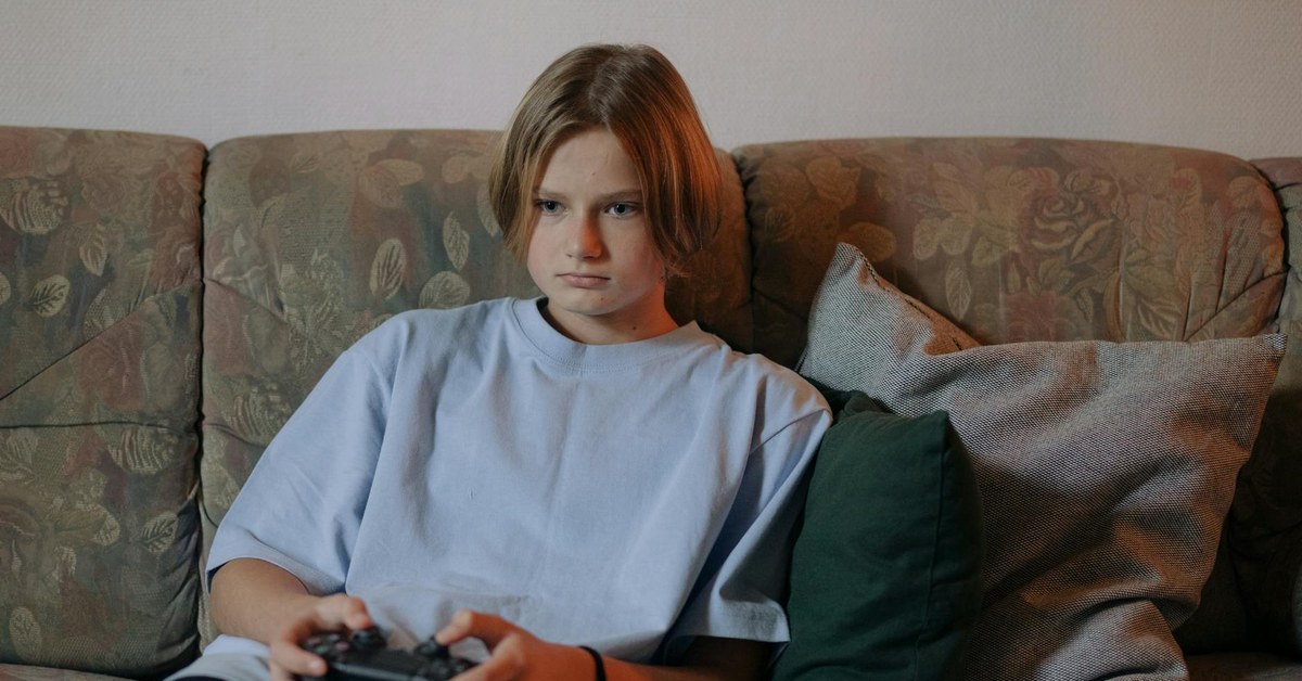 Online Gaming Safety for Kids and Teens — Protecting Your Child from Predators, Scams, and Toxic Behaviour