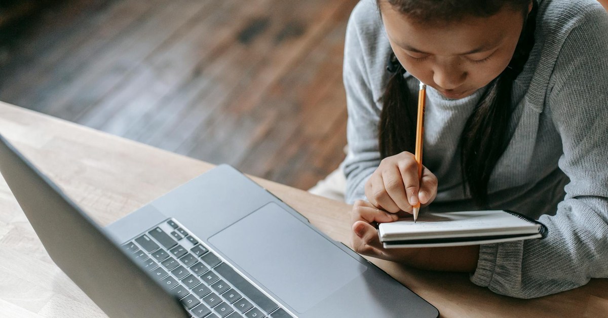 How Students Can Optimize Their Digital Footprint for Scholarship & Internship Success